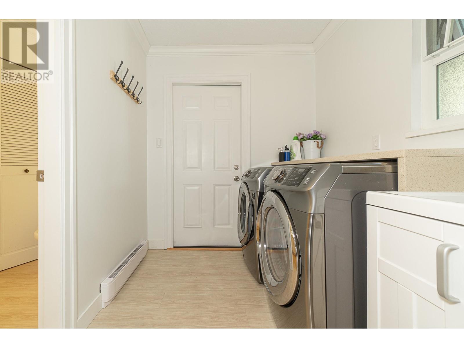 Listing Picture 14 of 28 : 6751 JUNIPER DRIVE, Richmond / 烈治文 - 魯藝地產 Yvonne Lu Group - MLS Medallion Club Member