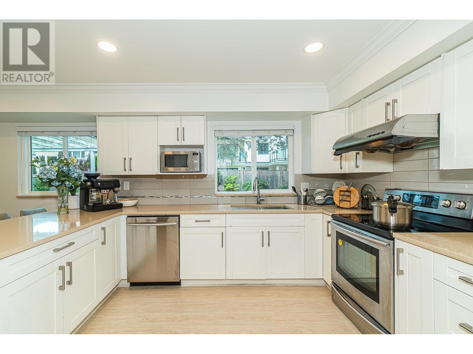 Listing Picture 8 of 28 : 6751 JUNIPER DRIVE, Richmond / 烈治文 - 魯藝地產 Yvonne Lu Group - MLS Medallion Club Member