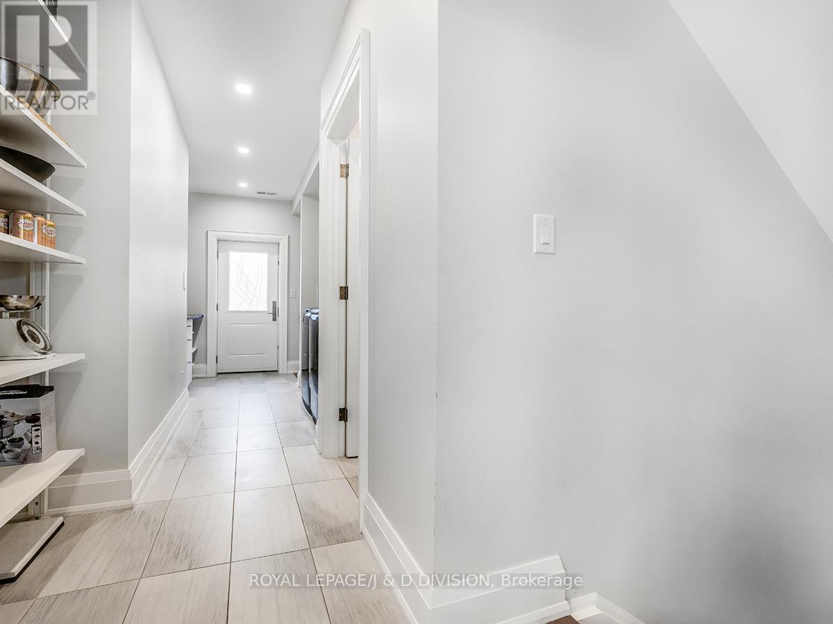 30 Broadleaf Road, Toronto, Ontario  M3B 1C2 - Photo 19 - C9399531