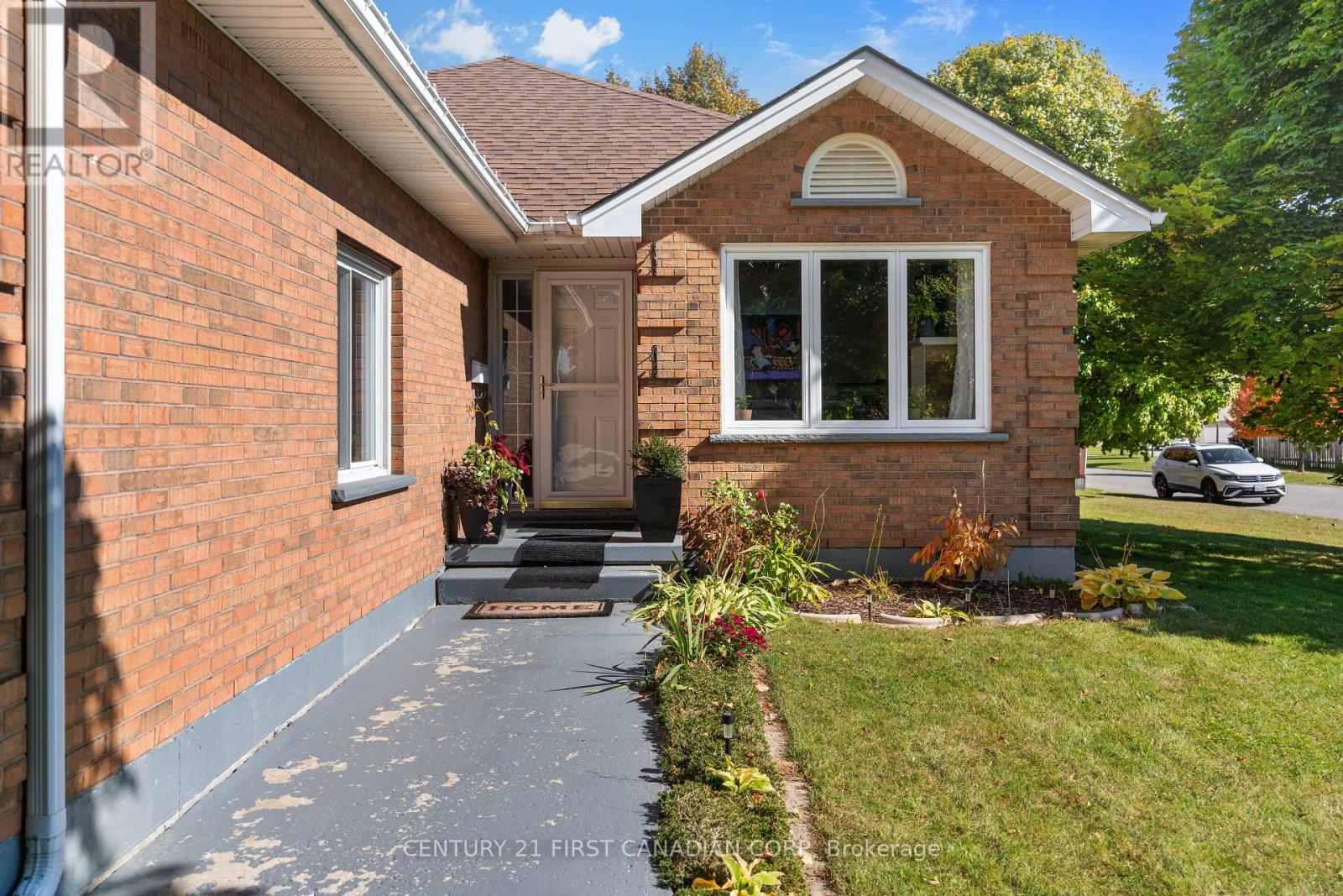 38 St. Michael's Street, Norfolk, Ontario  N4B 3C8 - Photo 2 - X9508092