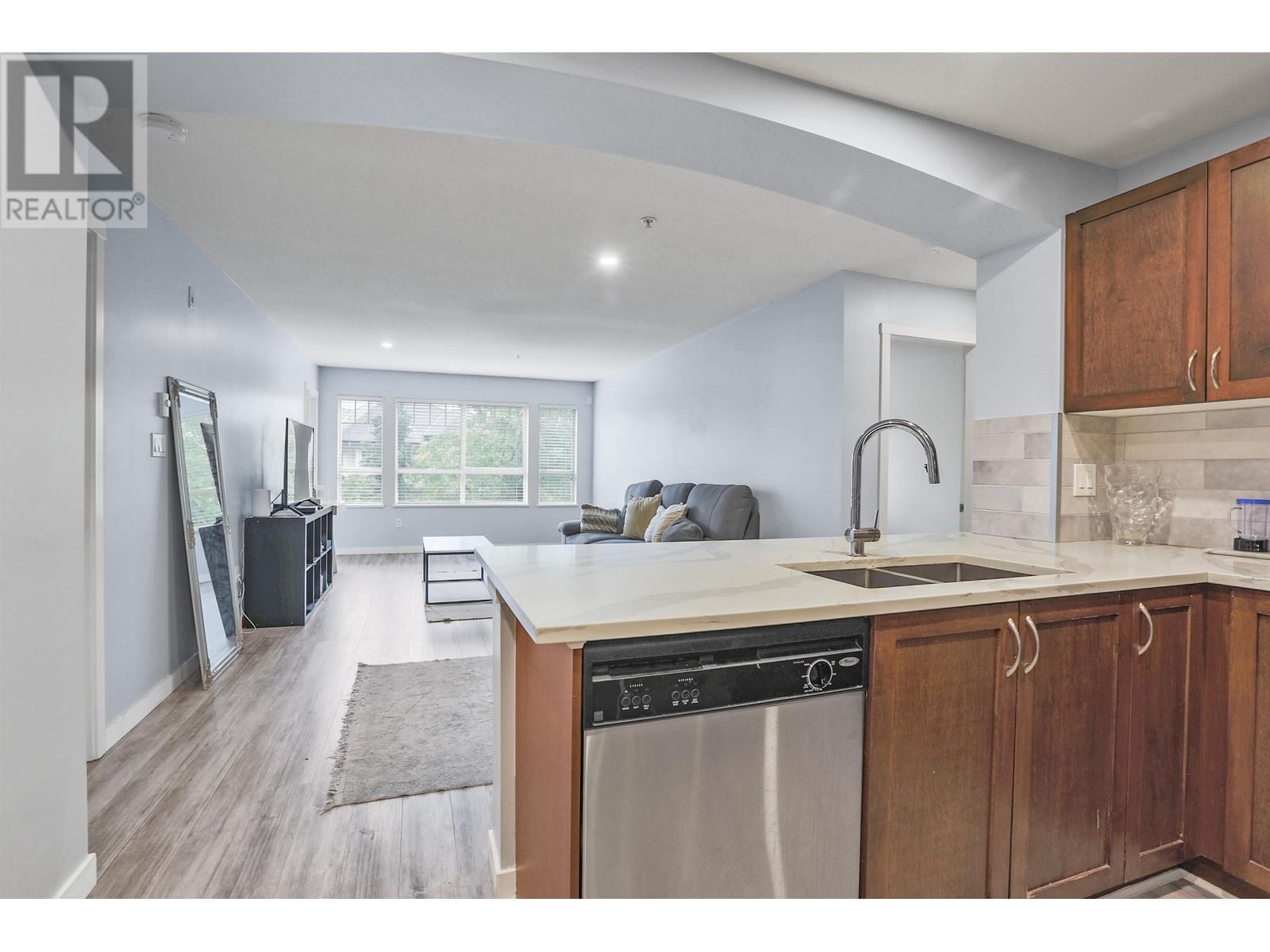 302 2951 Silver Springs Boulevard, Coquitlam, British Columbia  V3E 3S4 - Photo 5 - R2938280