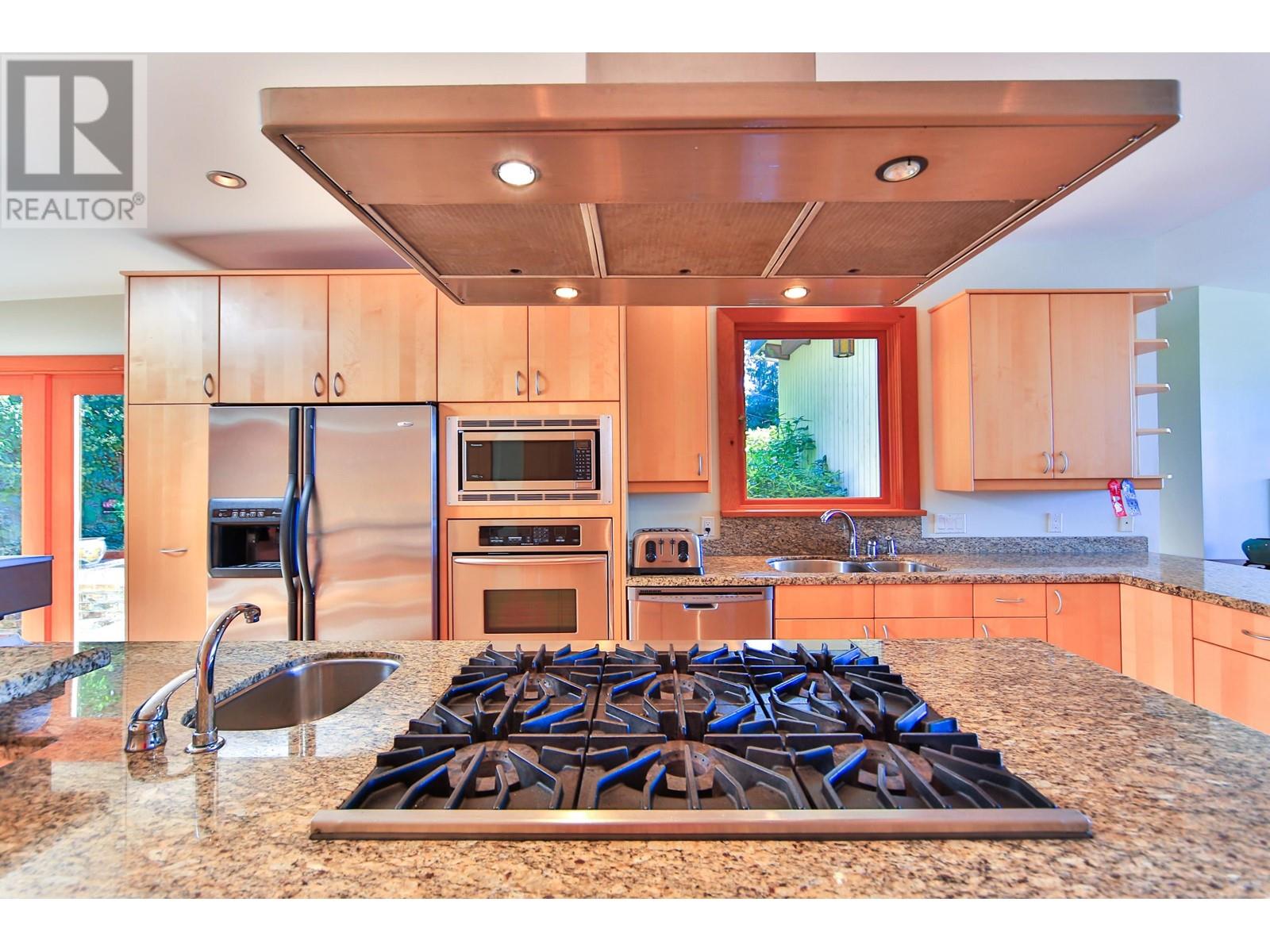 170 Highview Place, Lions Bay, British Columbia  V0N 2E0 - Photo 12 - R2938283