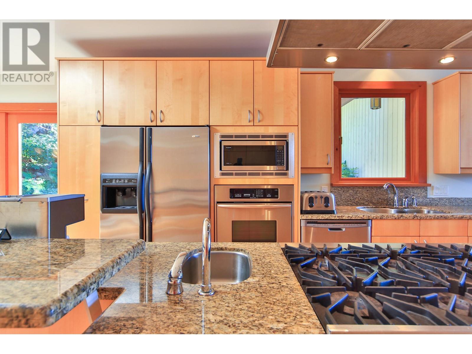 170 Highview Place, Lions Bay, British Columbia  V0N 2E0 - Photo 13 - R2938283