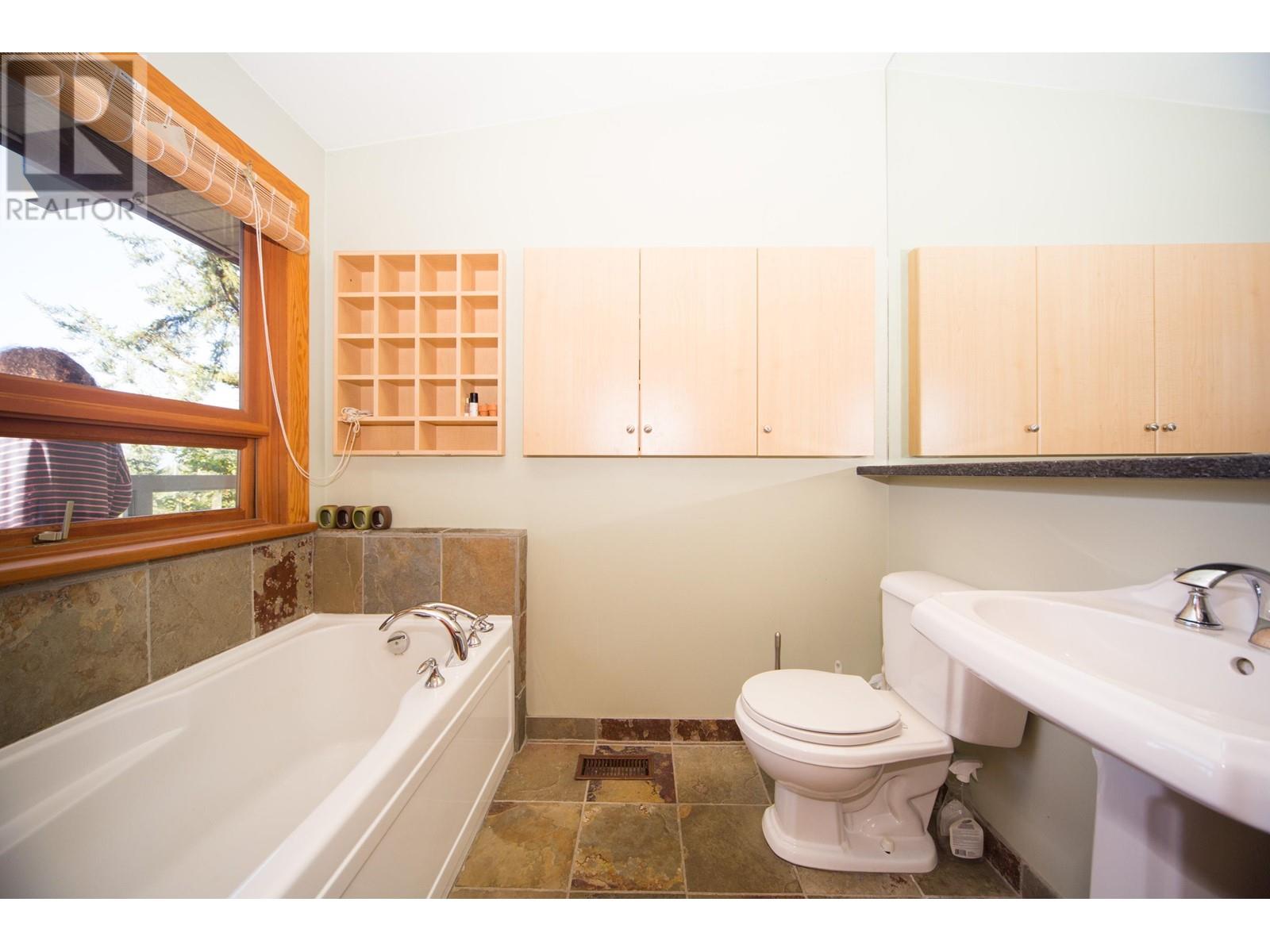 170 Highview Place, Lions Bay, British Columbia  V0N 2E0 - Photo 18 - R2938283