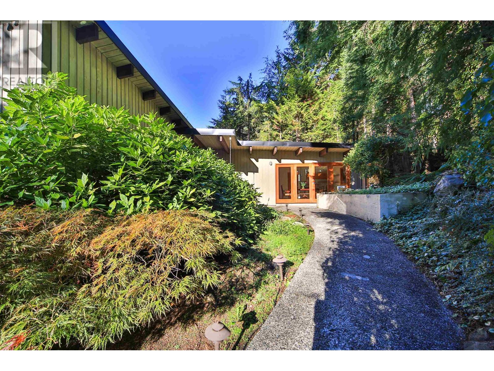 170 Highview Place, Lions Bay, British Columbia  V0N 2E0 - Photo 35 - R2938283