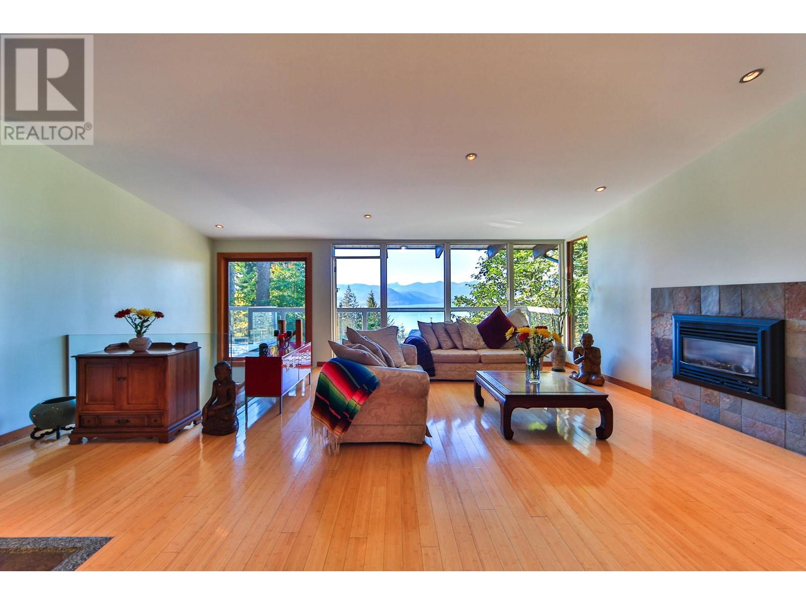 170 Highview Place, Lions Bay, British Columbia  V0N 2E0 - Photo 5 - R2938283