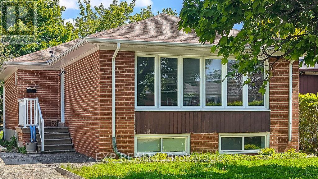 47 Brisco Street, Brampton, Ontario  L6V 1X1 - Photo 2 - W9506561