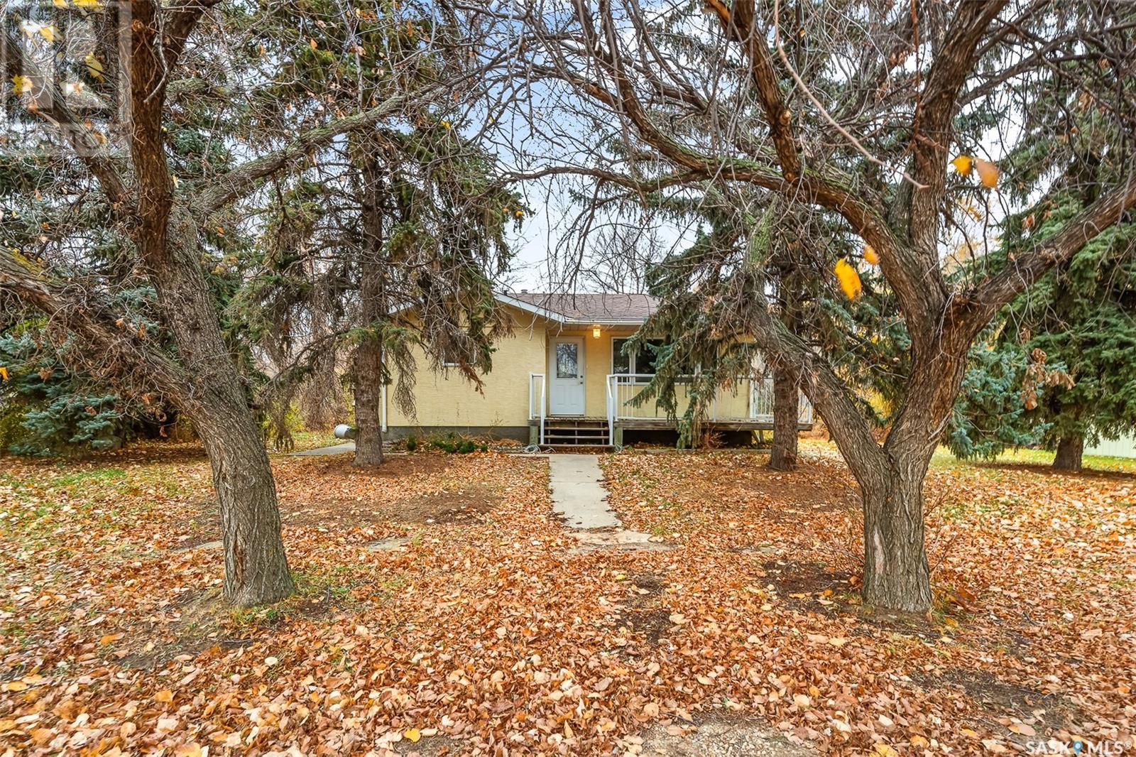 124 2nd Avenue, Mortlach, Saskatchewan  S0H 3E0 - Photo 1 - SK986754