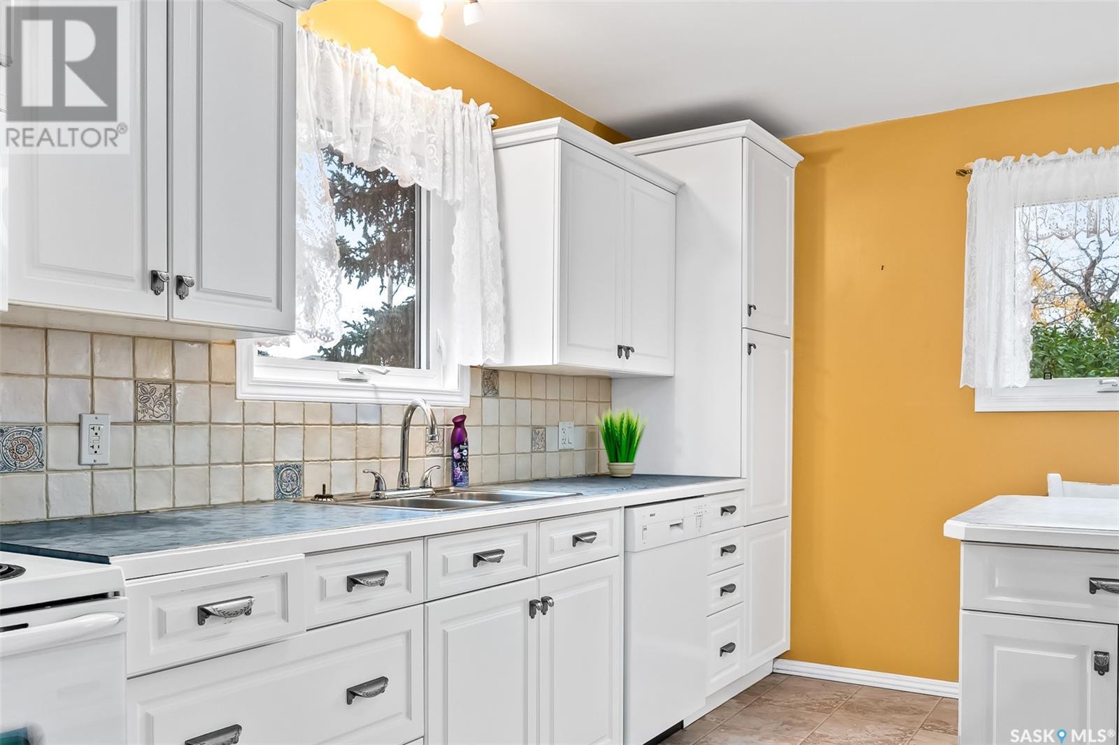 124 2nd Avenue, Mortlach, Saskatchewan  S0H 3E0 - Photo 10 - SK986754