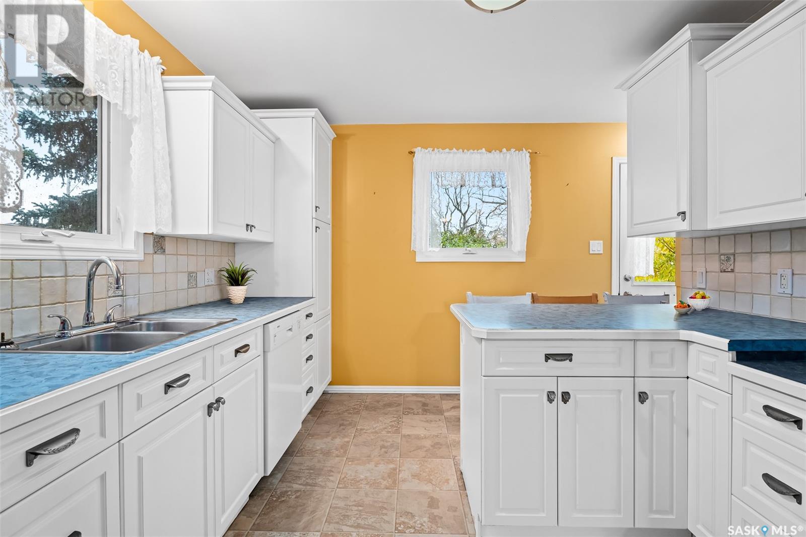 124 2nd Avenue, Mortlach, Saskatchewan  S0H 3E0 - Photo 11 - SK986754