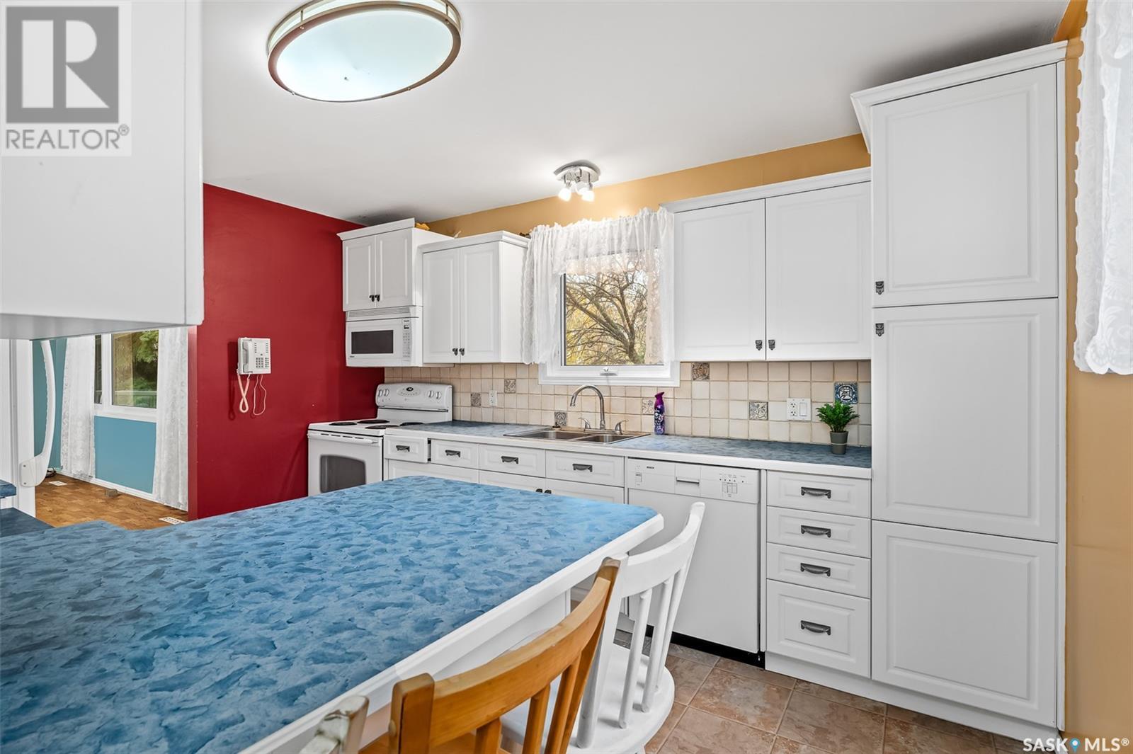 124 2nd Avenue, Mortlach, Saskatchewan  S0H 3E0 - Photo 14 - SK986754