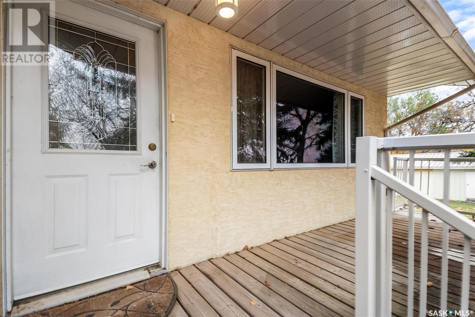 124 2nd Avenue, Mortlach, Saskatchewan  S0H 3E0 - Photo 2 - SK986754