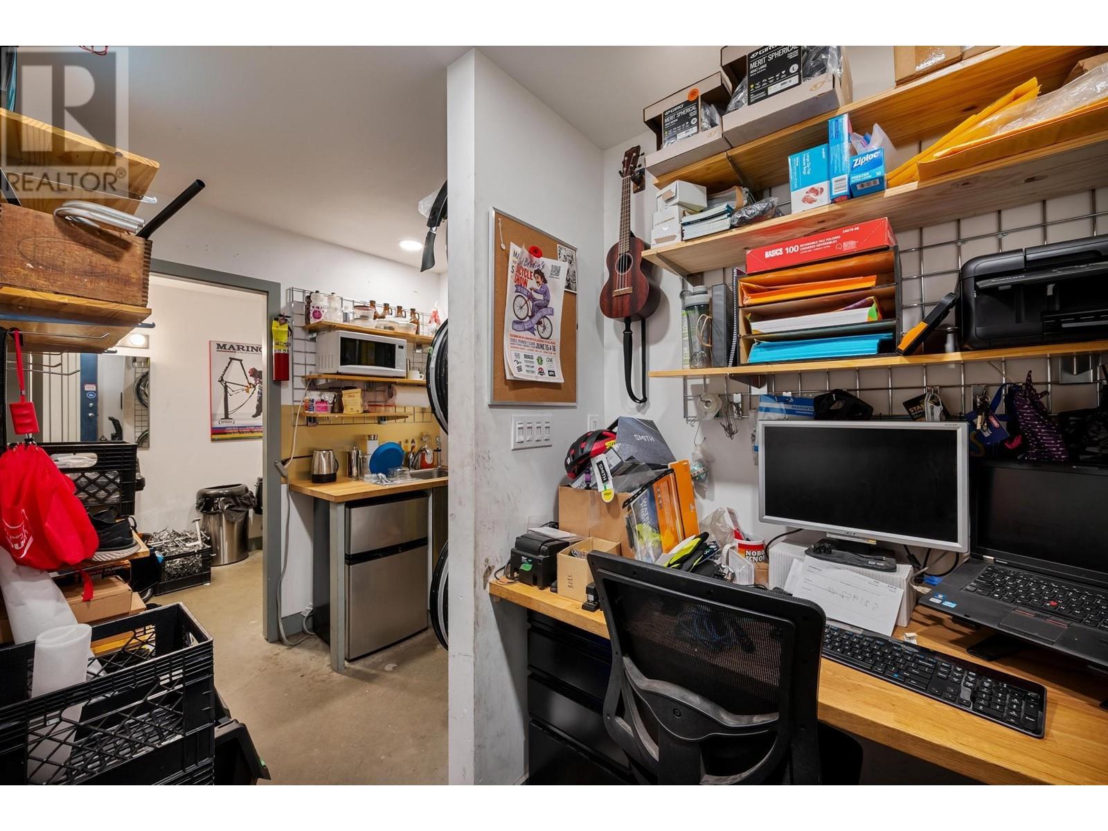 Listing Picture 5 of 16 : 3469 COMMERCIAL STREET, Vancouver / 溫哥華 - 魯藝地產 Yvonne Lu Group - MLS Medallion Club Member