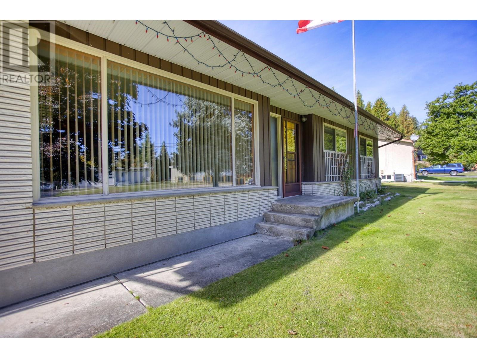 2108 10th  Avenue, Castlegar, British Columbia  V1N 2Z7 - Photo 11 - 2480122