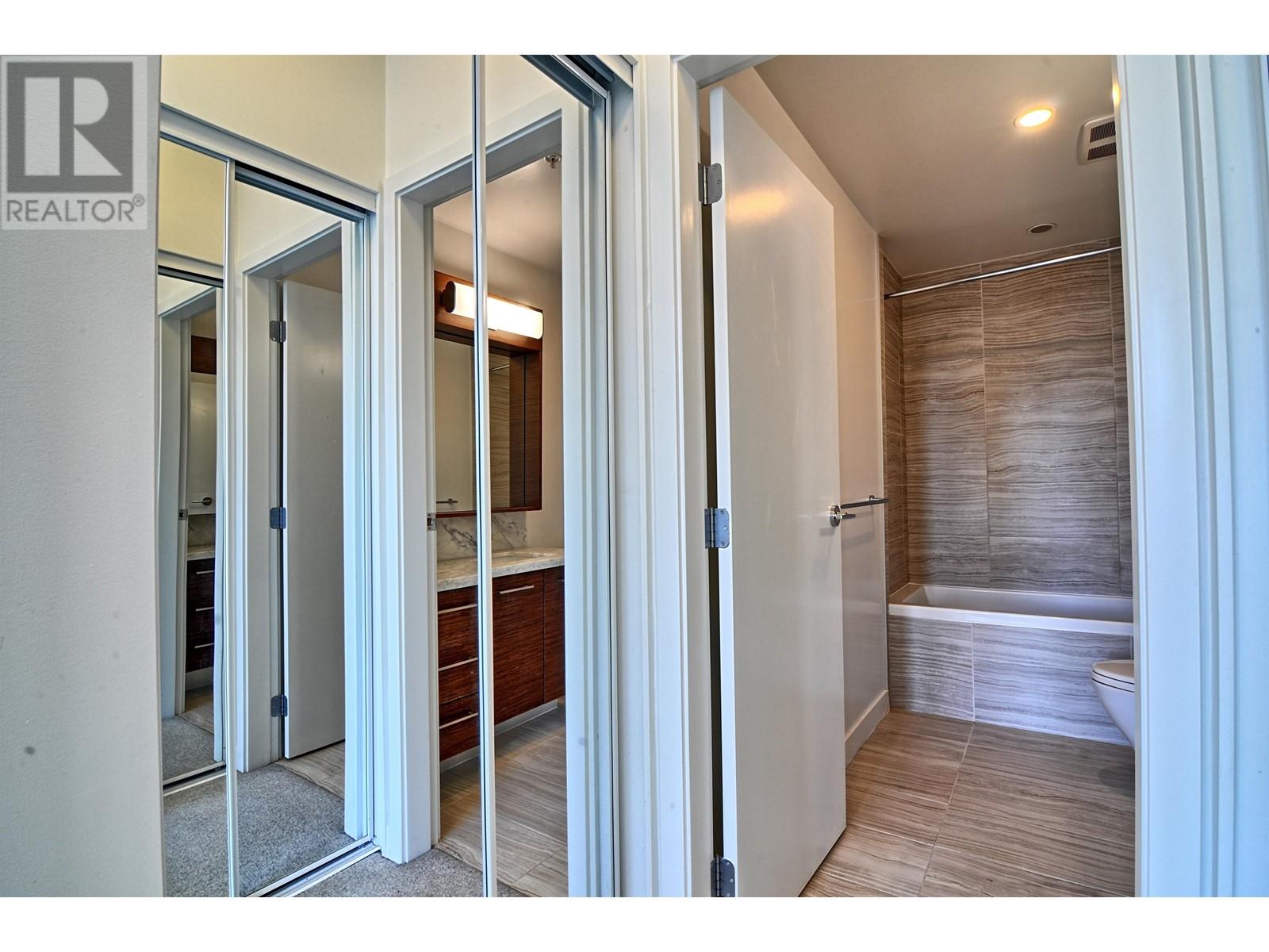 Listing Picture 11 of 34 : 302 7333 MURDOCH AVENUE, Richmond / 烈治文 - 魯藝地產 Yvonne Lu Group - MLS Medallion Club Member