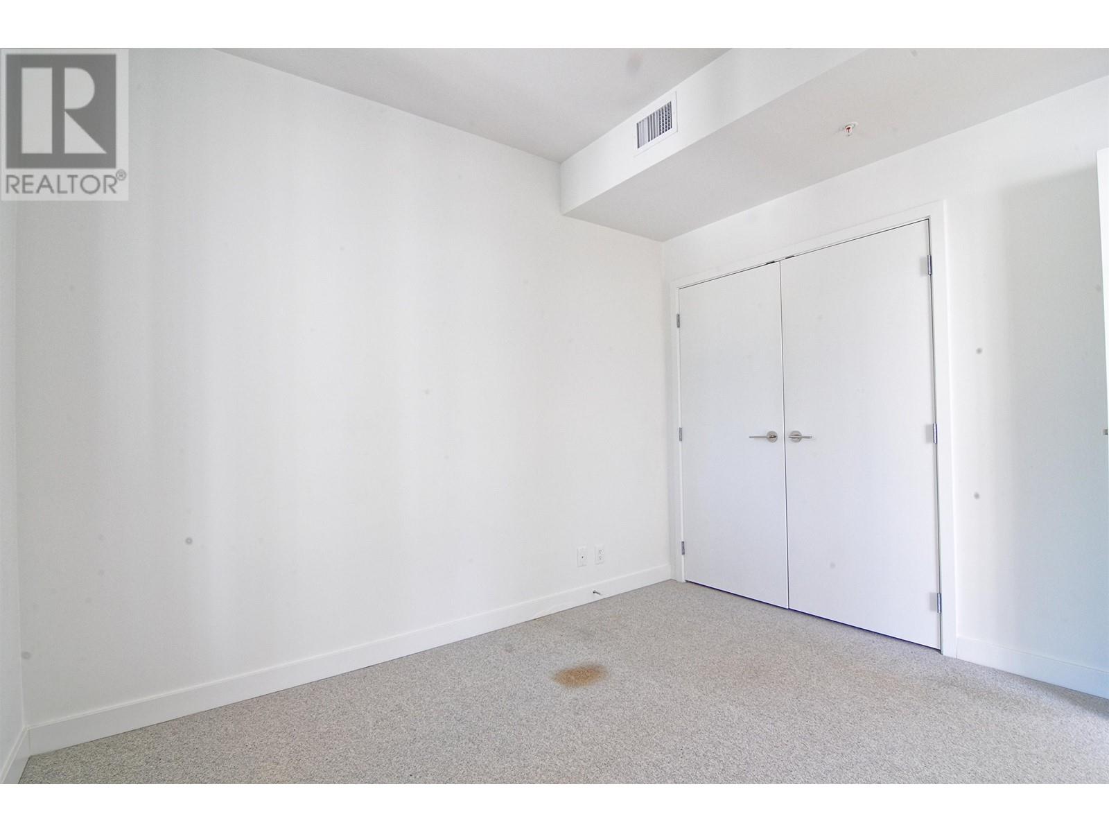 Listing Picture 16 of 34 : 302 7333 MURDOCH AVENUE, Richmond / 烈治文 - 魯藝地產 Yvonne Lu Group - MLS Medallion Club Member