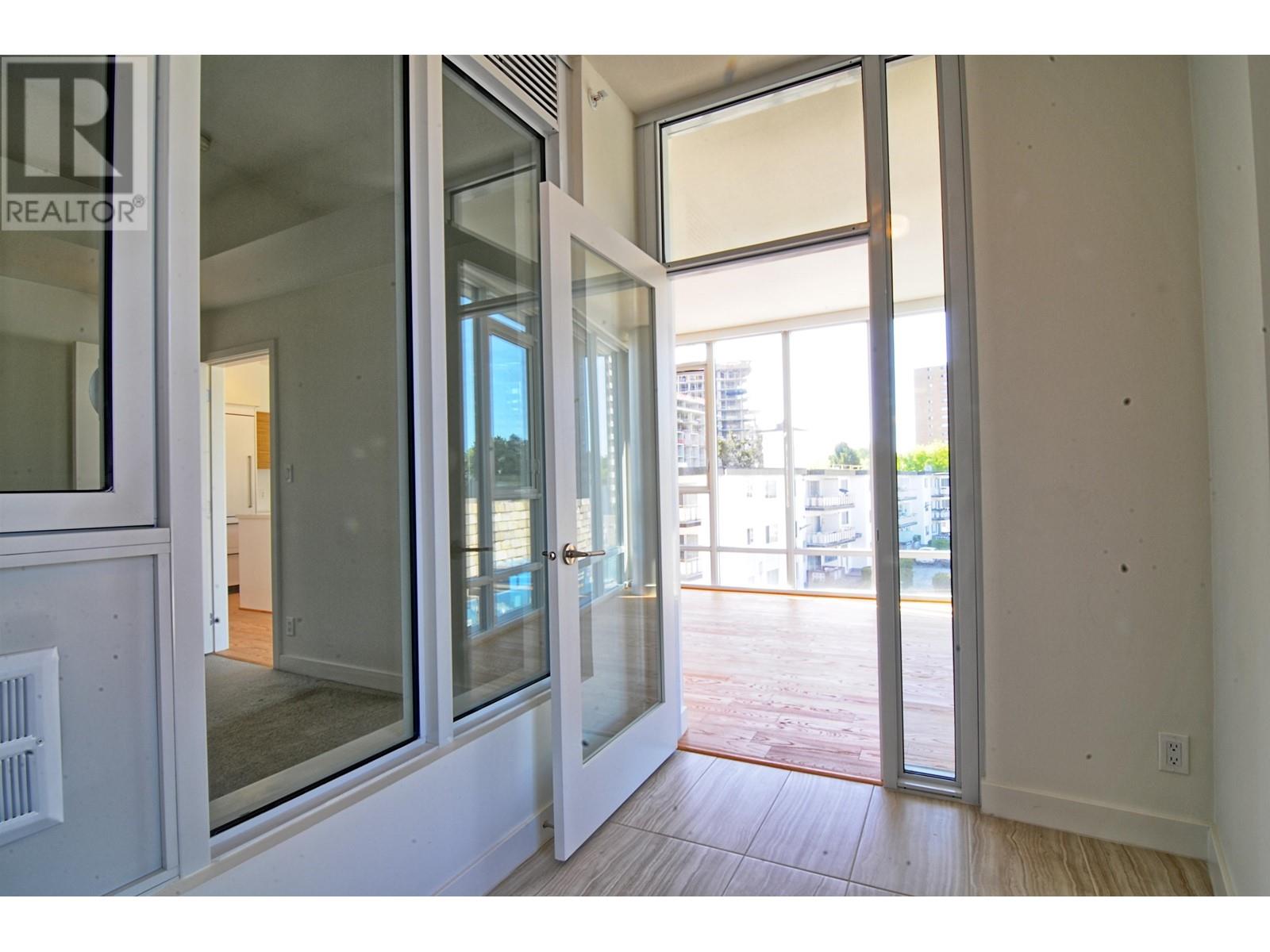 Listing Picture 18 of 34 : 302 7333 MURDOCH AVENUE, Richmond / 烈治文 - 魯藝地產 Yvonne Lu Group - MLS Medallion Club Member