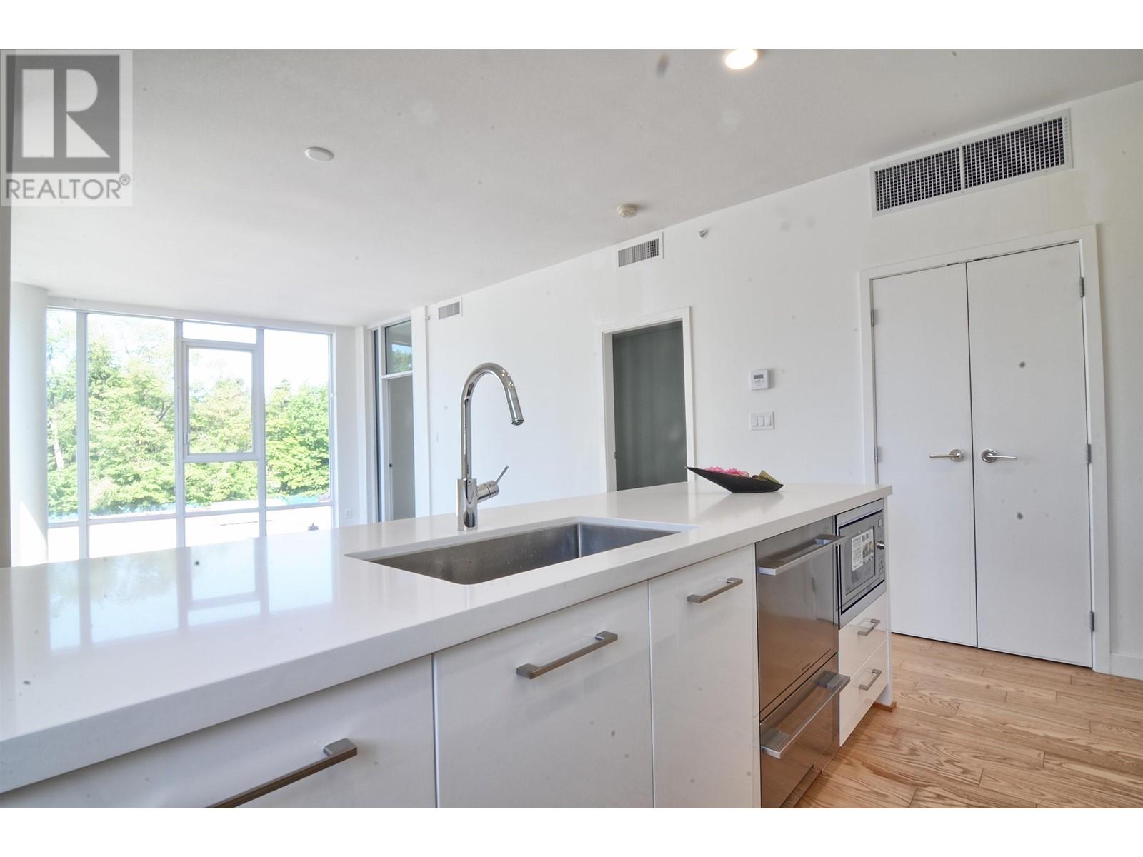 Listing Picture 3 of 34 : 302 7333 MURDOCH AVENUE, Richmond / 烈治文 - 魯藝地產 Yvonne Lu Group - MLS Medallion Club Member