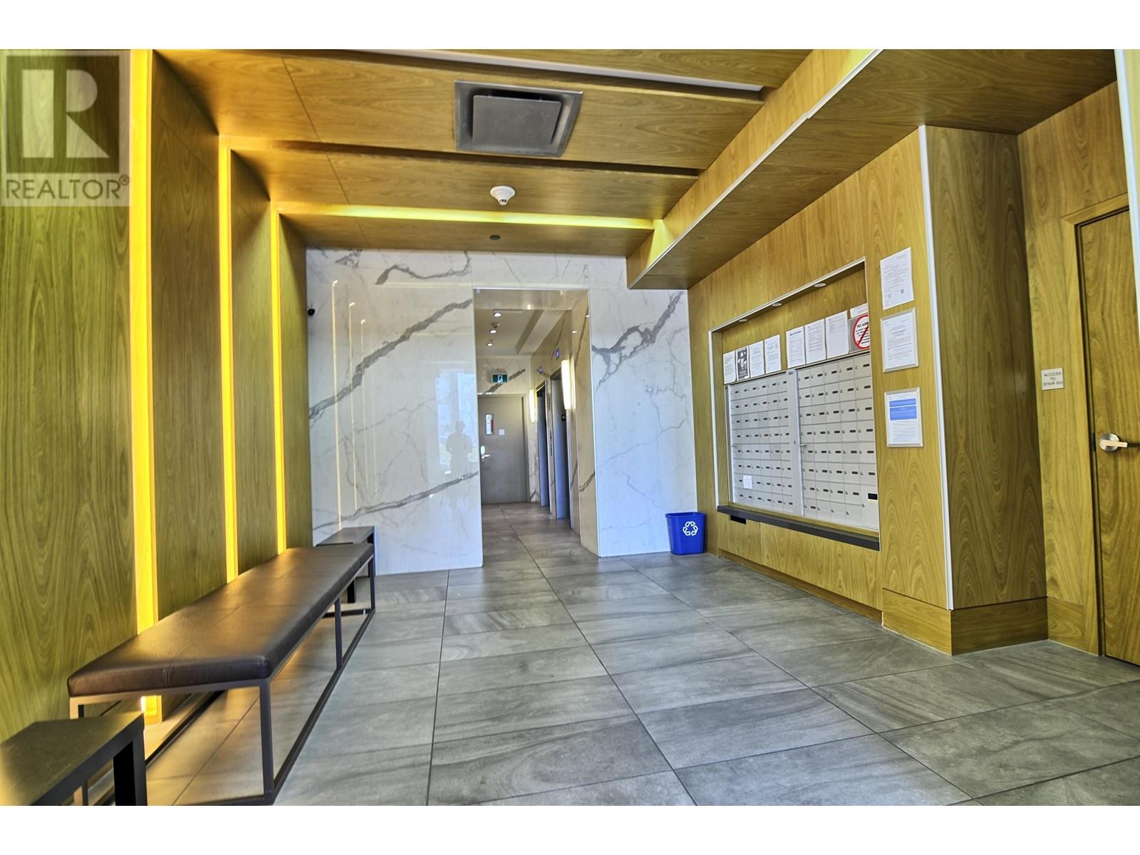 Listing Picture 32 of 34 : 302 7333 MURDOCH AVENUE, Richmond / 烈治文 - 魯藝地產 Yvonne Lu Group - MLS Medallion Club Member