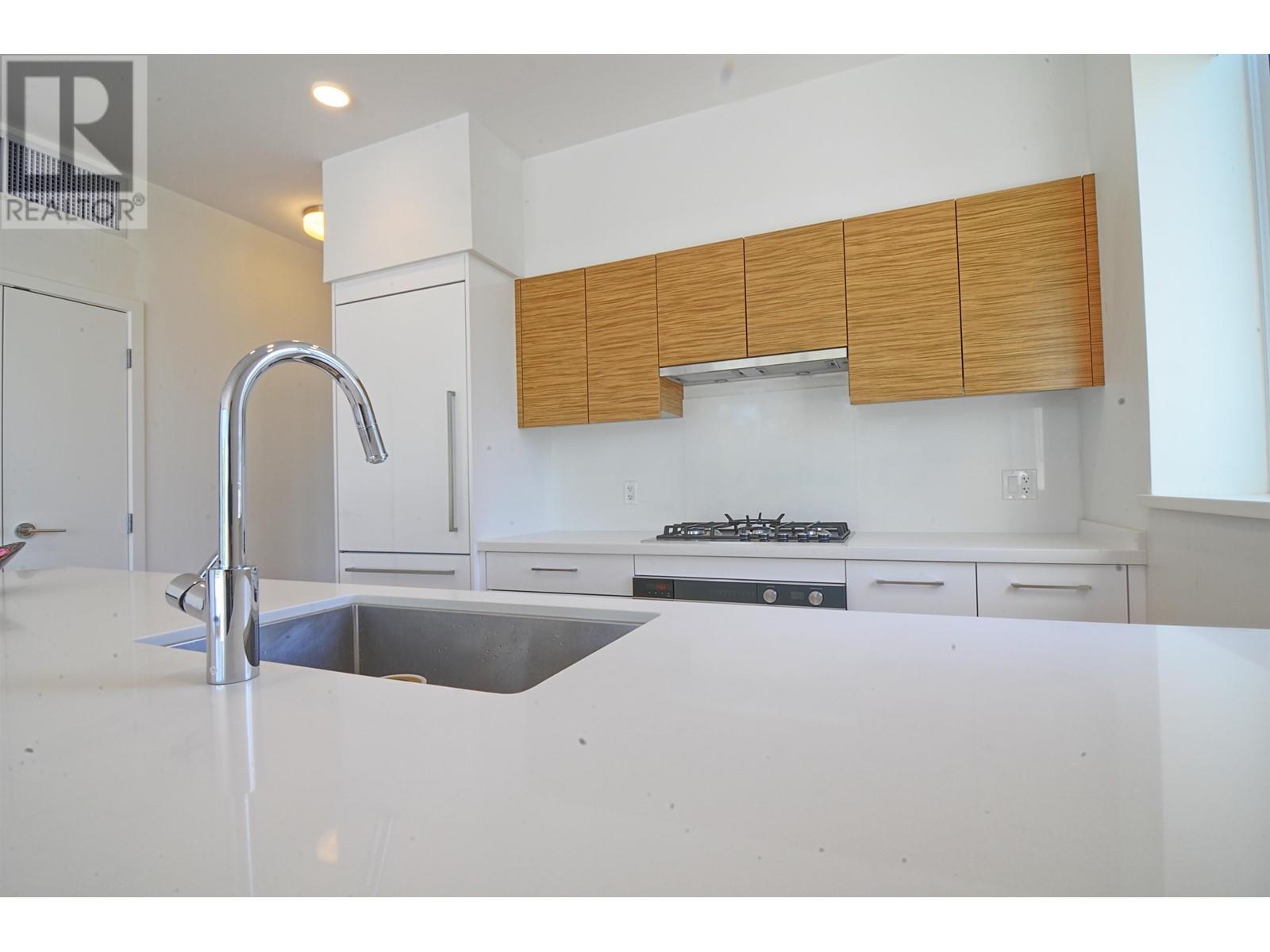 Listing Picture 4 of 34 : 302 7333 MURDOCH AVENUE, Richmond / 烈治文 - 魯藝地產 Yvonne Lu Group - MLS Medallion Club Member