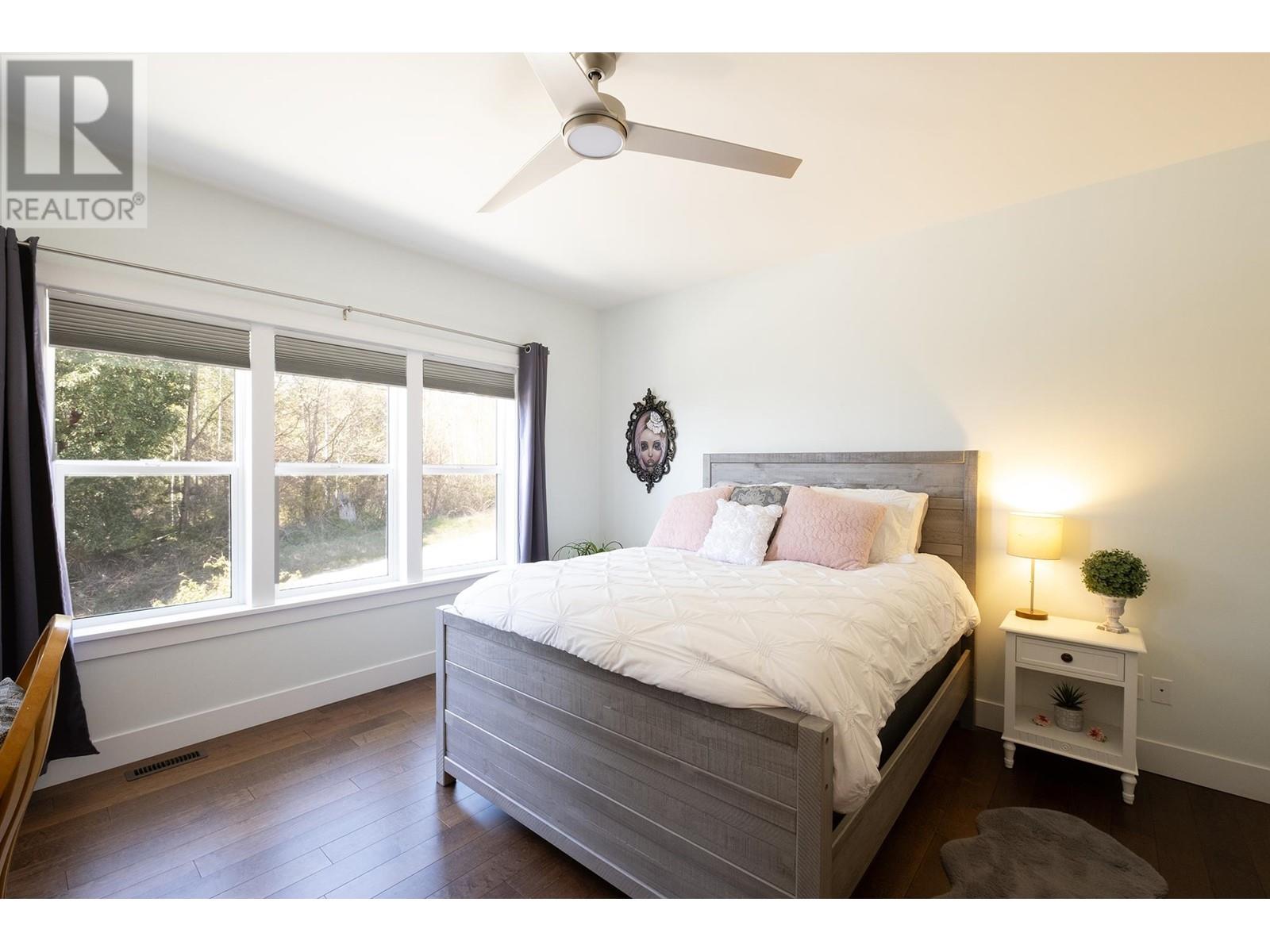 5438 Mccourt Road, Sechelt, British Columbia  V7Z 0N6 - Photo 10 - R2938369