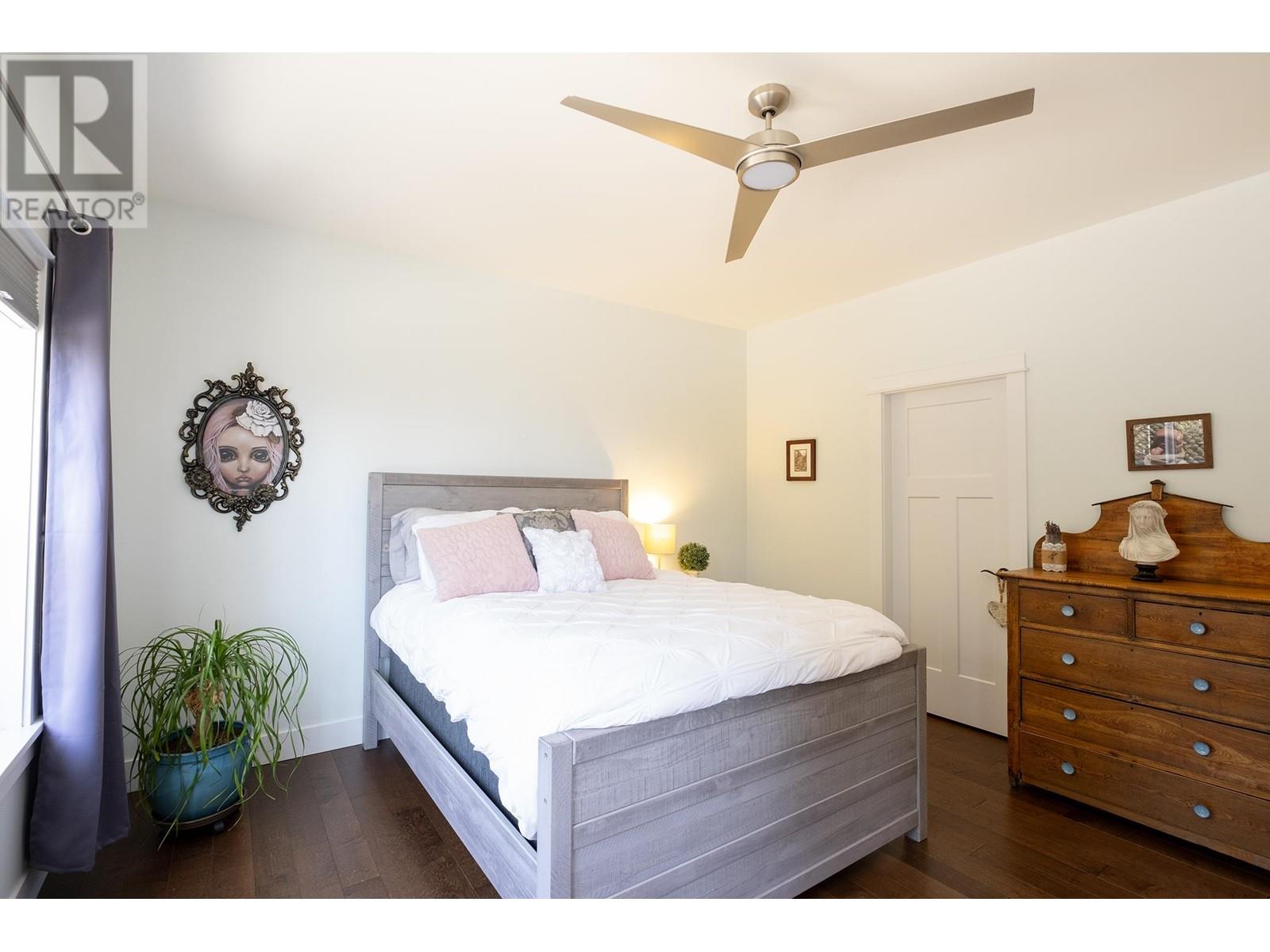 5438 Mccourt Road, Sechelt, British Columbia  V7Z 0N6 - Photo 11 - R2938369