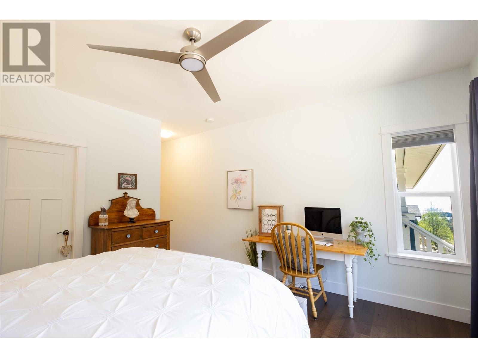 5438 Mccourt Road, Sechelt, British Columbia  V7Z 0N6 - Photo 12 - R2938369