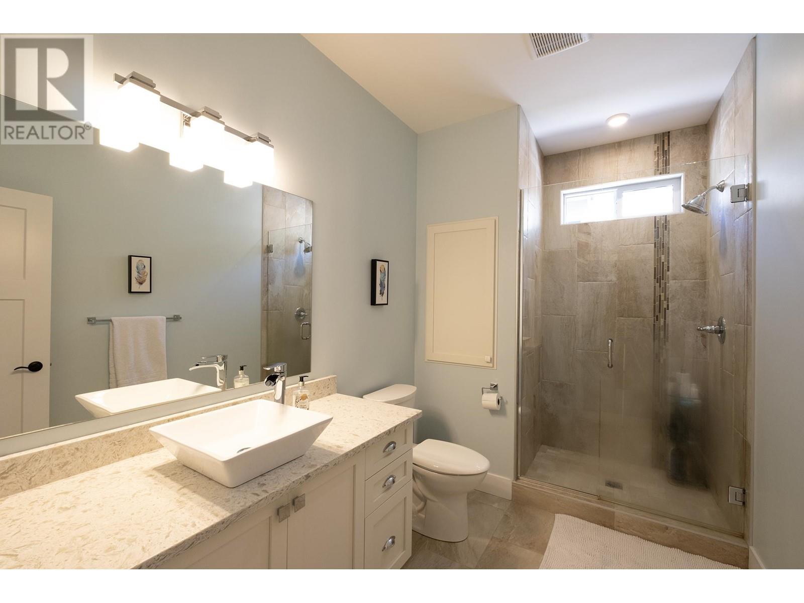 5438 Mccourt Road, Sechelt, British Columbia  V7Z 0N6 - Photo 15 - R2938369