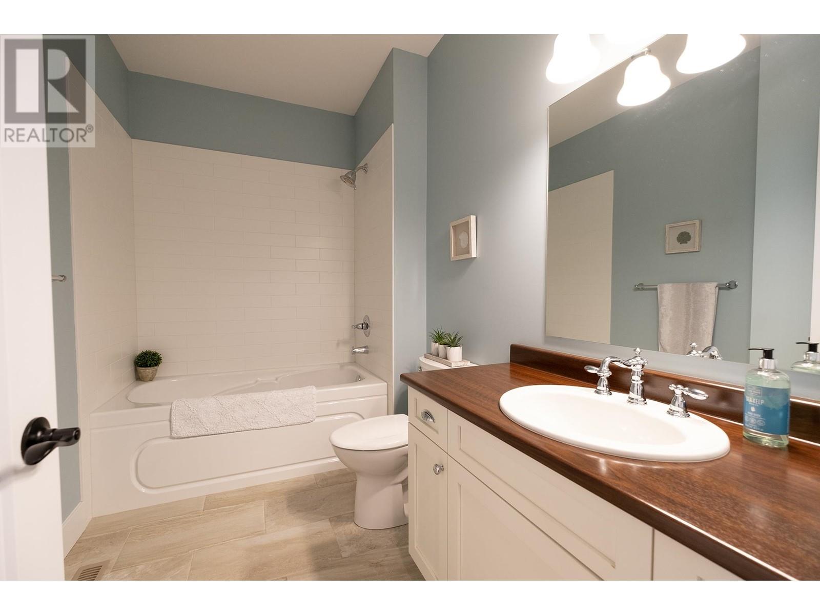 5438 Mccourt Road, Sechelt, British Columbia  V7Z 0N6 - Photo 19 - R2938369