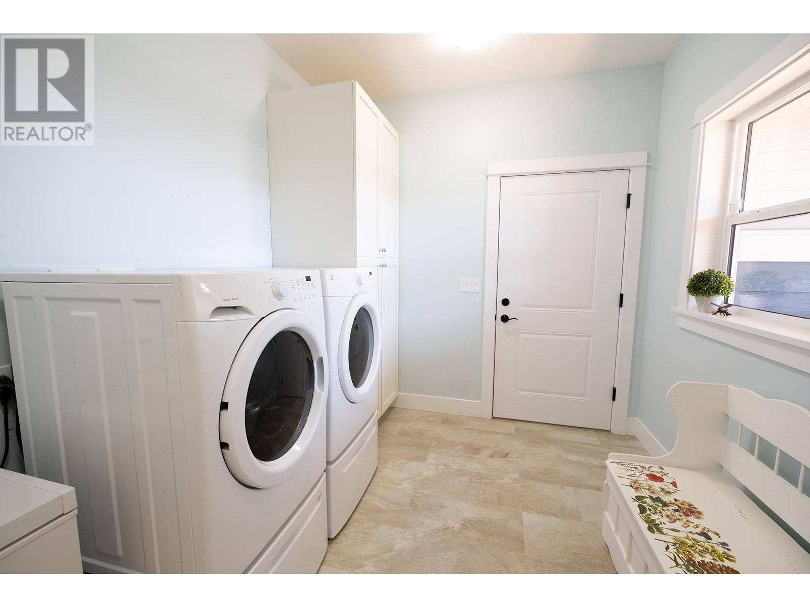 5438 Mccourt Road, Sechelt, British Columbia  V7Z 0N6 - Photo 20 - R2938369