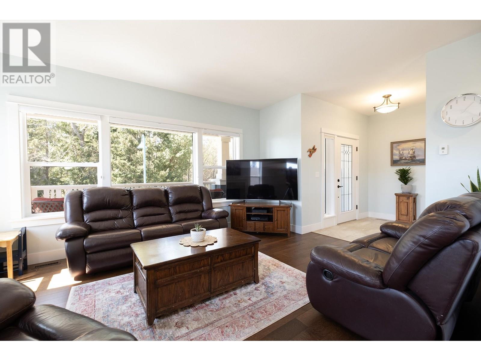 5438 Mccourt Road, Sechelt, British Columbia  V7Z 0N6 - Photo 4 - R2938369