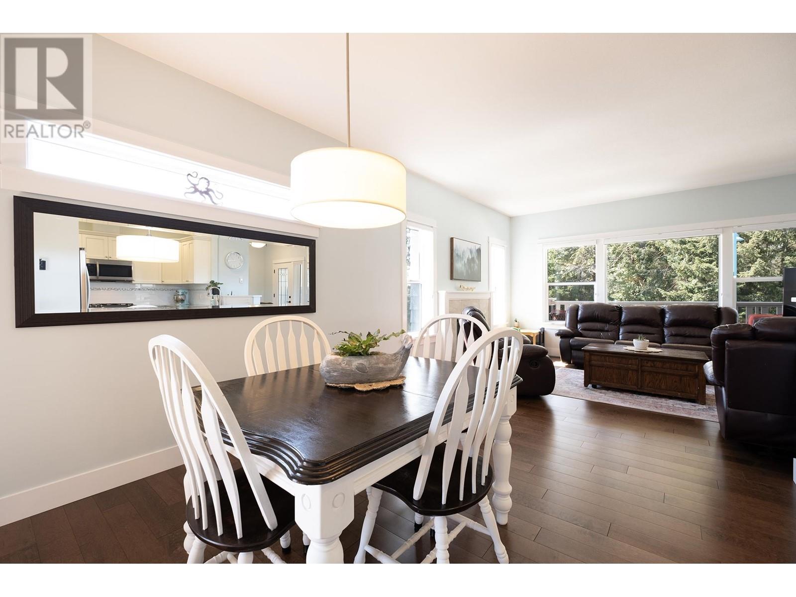 5438 Mccourt Road, Sechelt, British Columbia  V7Z 0N6 - Photo 5 - R2938369