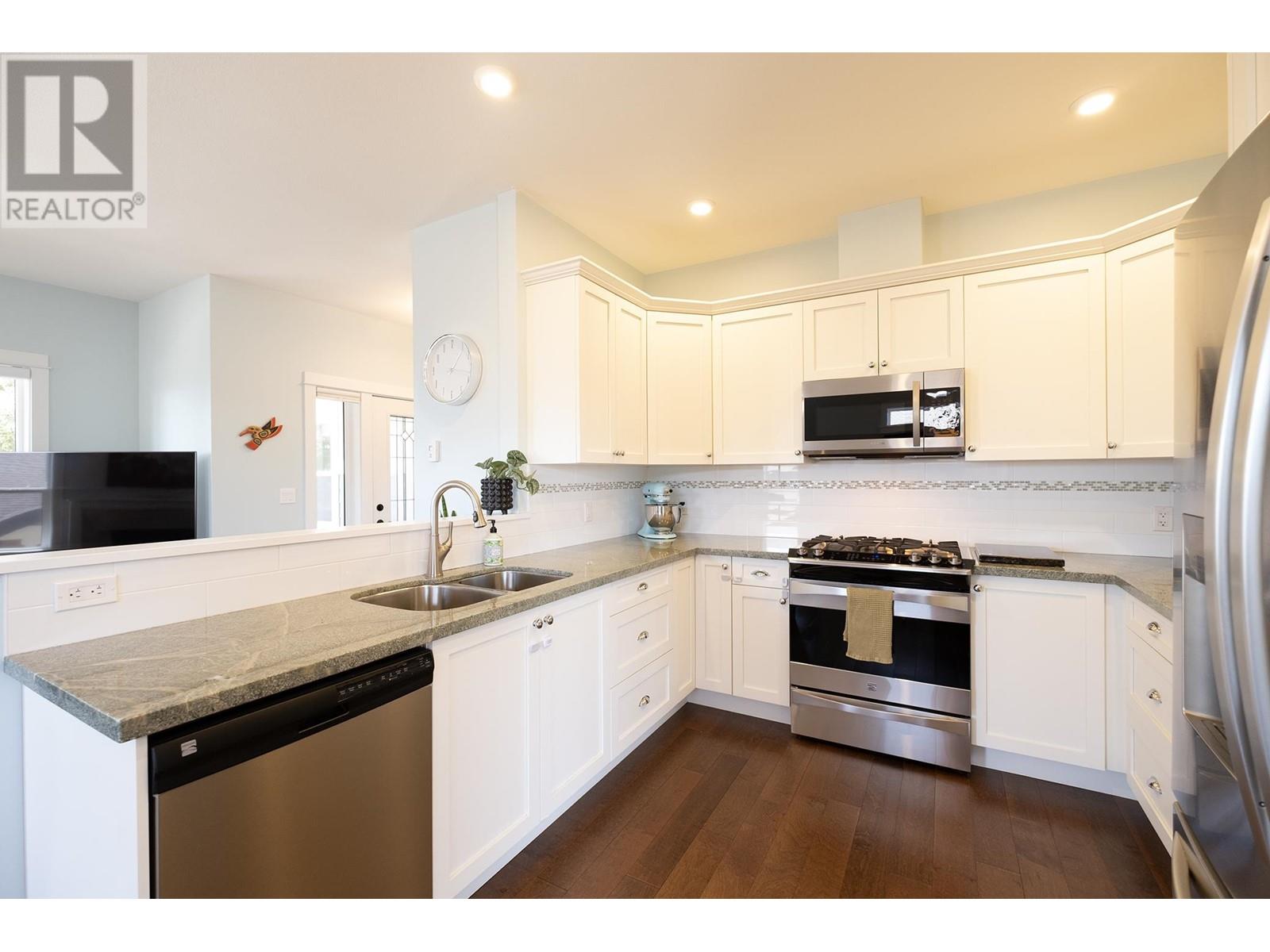 5438 Mccourt Road, Sechelt, British Columbia  V7Z 0N6 - Photo 6 - R2938369