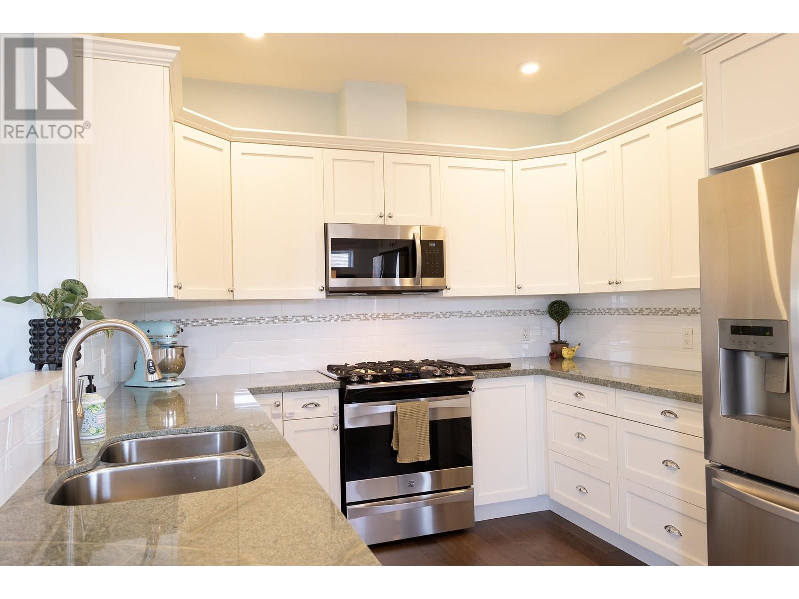 5438 Mccourt Road, Sechelt, British Columbia  V7Z 0N6 - Photo 8 - R2938369