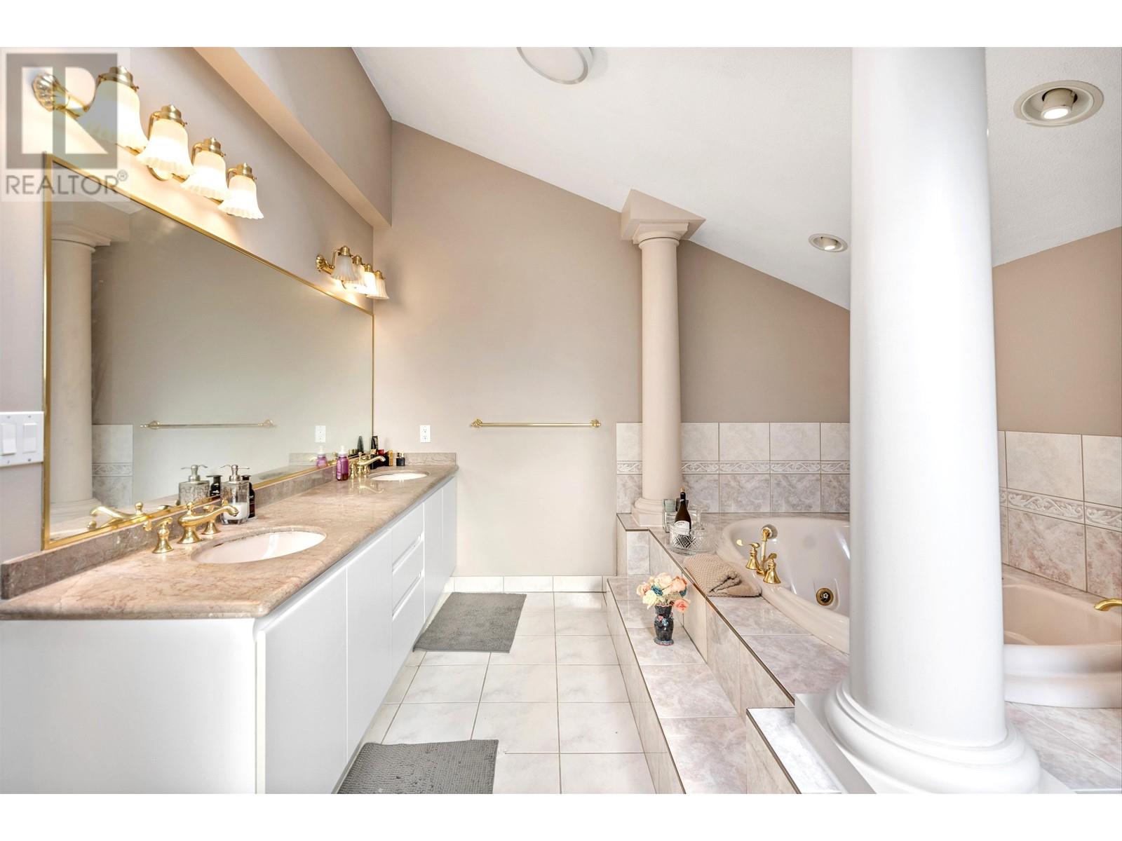 207 April Road, Port Moody, British Columbia  V3H 3V3 - Photo 17 - R2938385