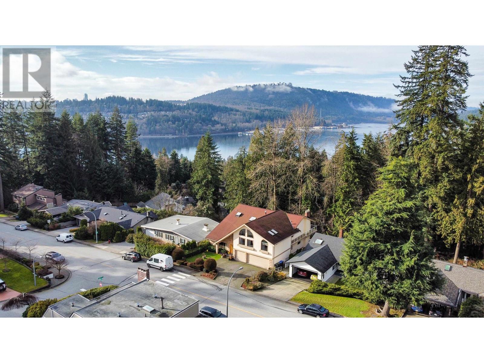207 April Road, Port Moody, British Columbia  V3H 3V3 - Photo 2 - R2938385