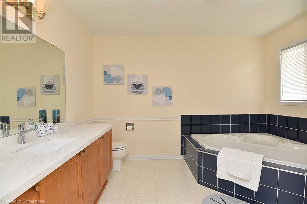 102 Huntingwood Avenue, Hamilton, Ontario  L9H 6X5 - Photo 12 - 40665718
