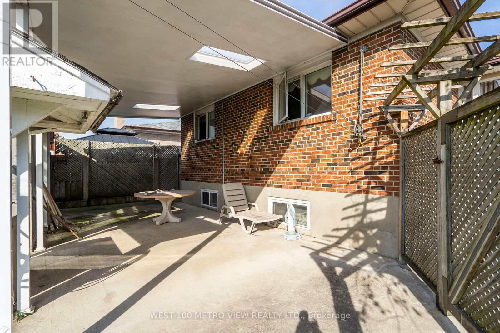 14 Cloud Drive, Toronto, Ontario  M9L 2P6 - Photo 27 - W9508378