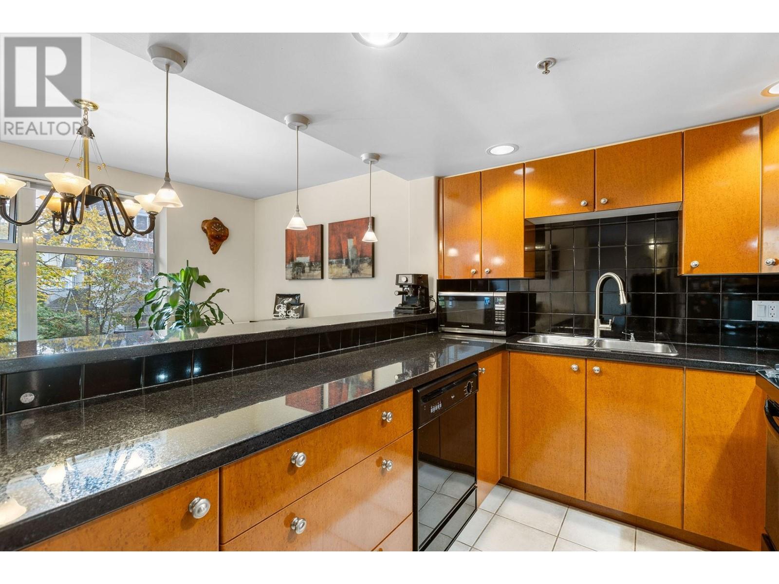 Listing Picture 14 of 40 : TH2 7080 ST. ALBANS ROAD, Richmond / 烈治文 - 魯藝地產 Yvonne Lu Group - MLS Medallion Club Member