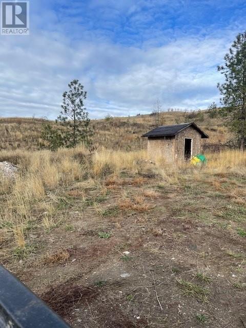 Property at 2670 Glenmore Road N image 3