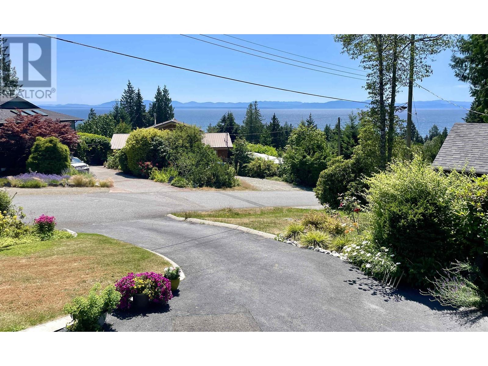 1436 Velvet Road, Gibsons, British Columbia  V0N 1V5 - Photo 2 - R2938477