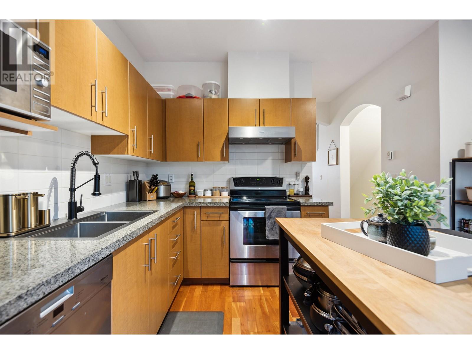 40 8533 Cumberland Place, Burnaby, British Columbia  V3N 5C1 - Photo 7 - R2938366
