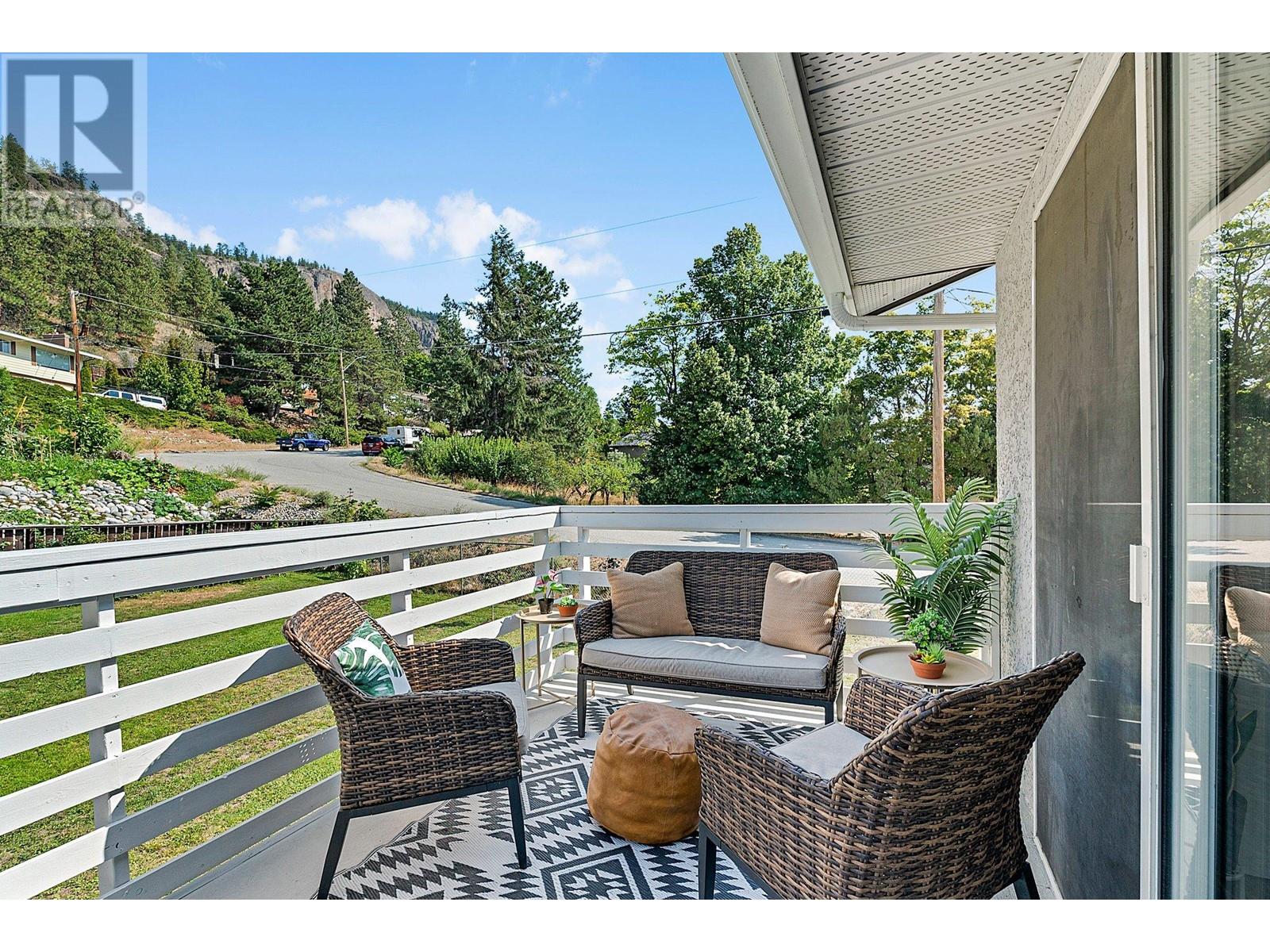 11029 Victoria Road S Summerland