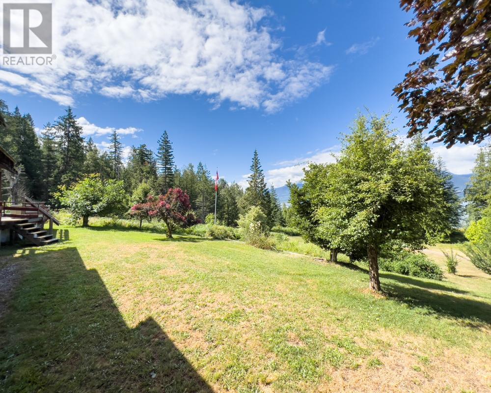 589 SAGACIOUS ROAD Nakusp