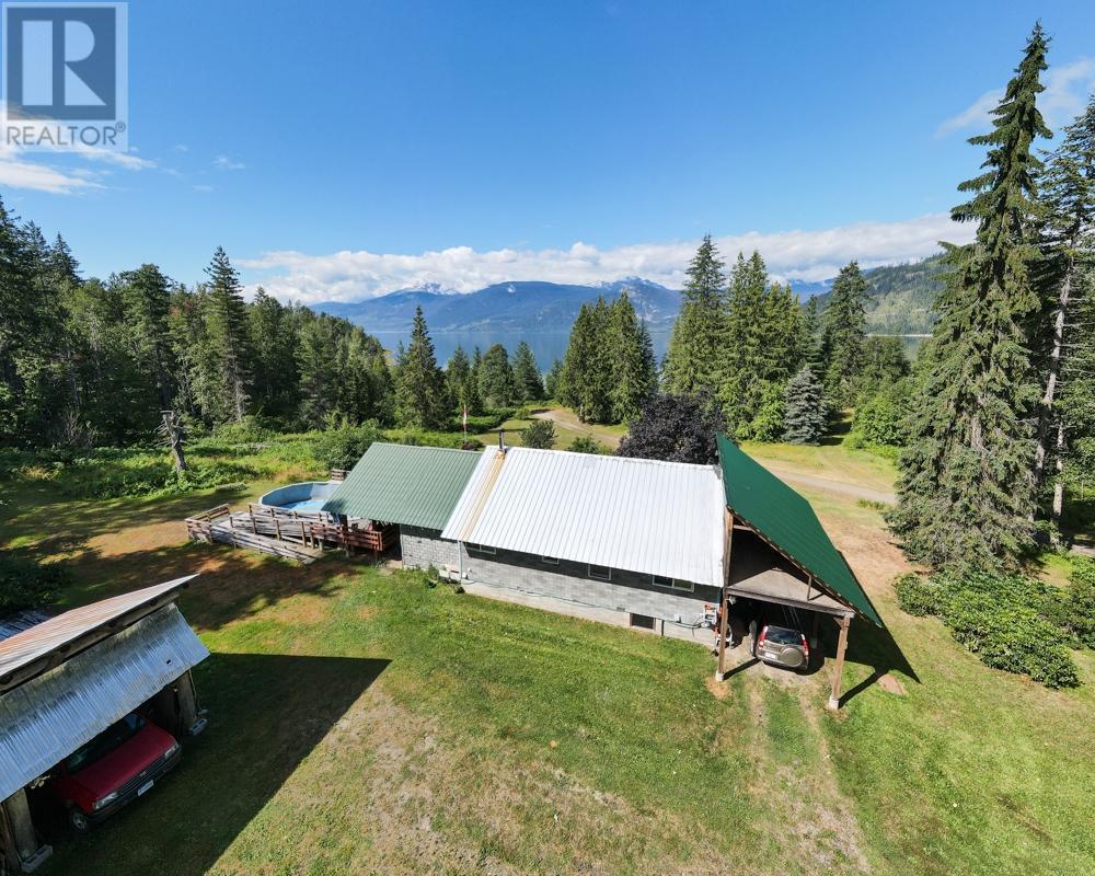 589 SAGACIOUS ROAD Nakusp