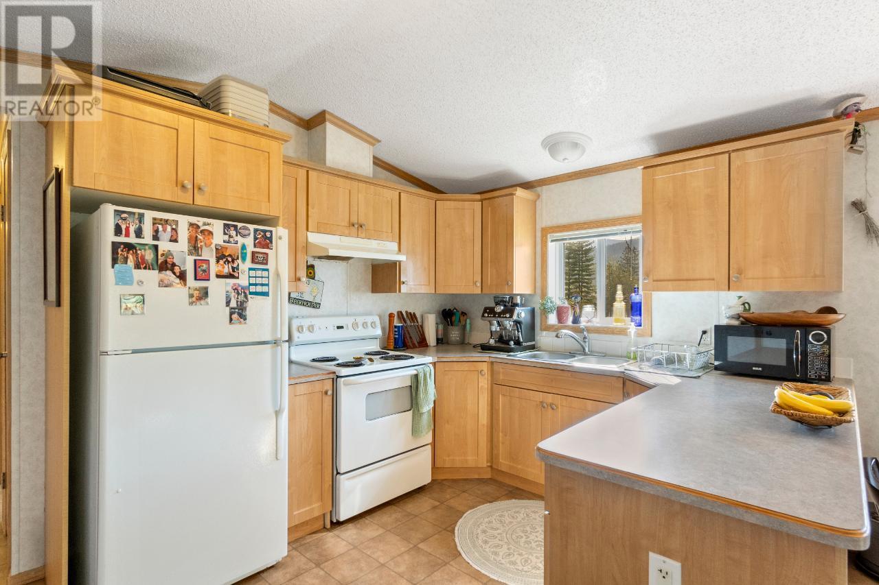 976 WATERLOO ROAD Castlegar