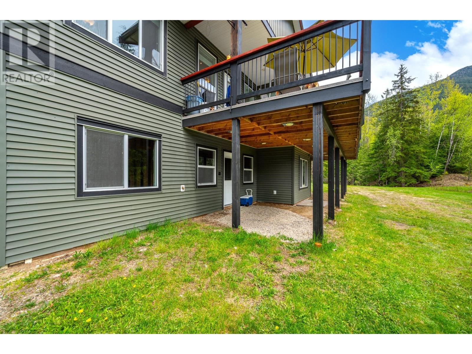 787 CRESCENT BAY ROAD Nakusp