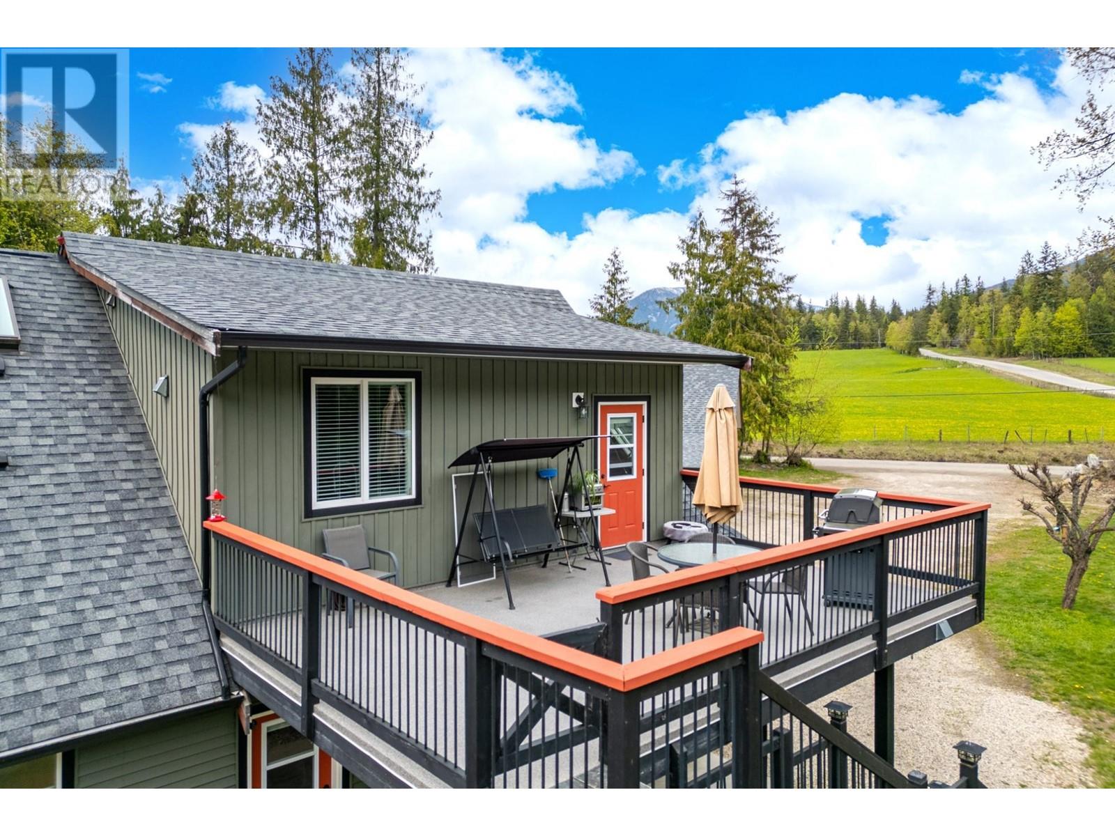 787 CRESCENT BAY ROAD Nakusp