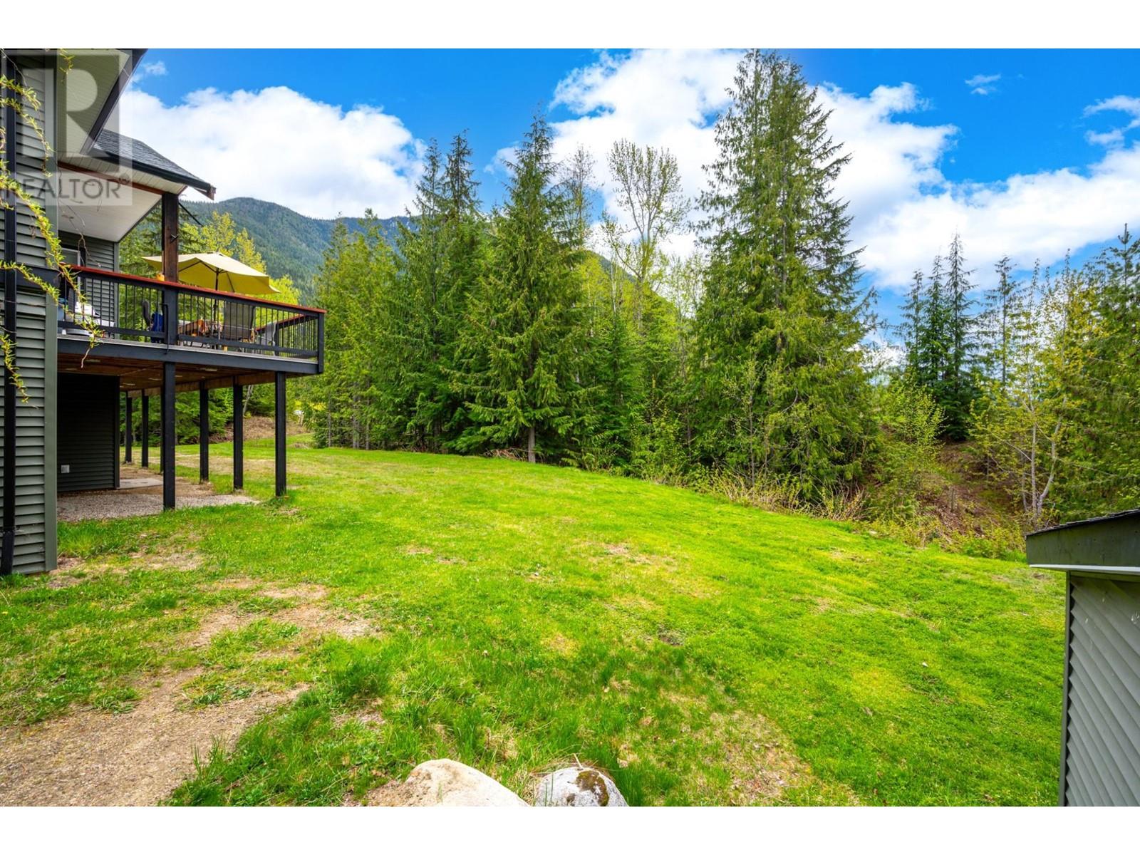 787 CRESCENT BAY ROAD Nakusp