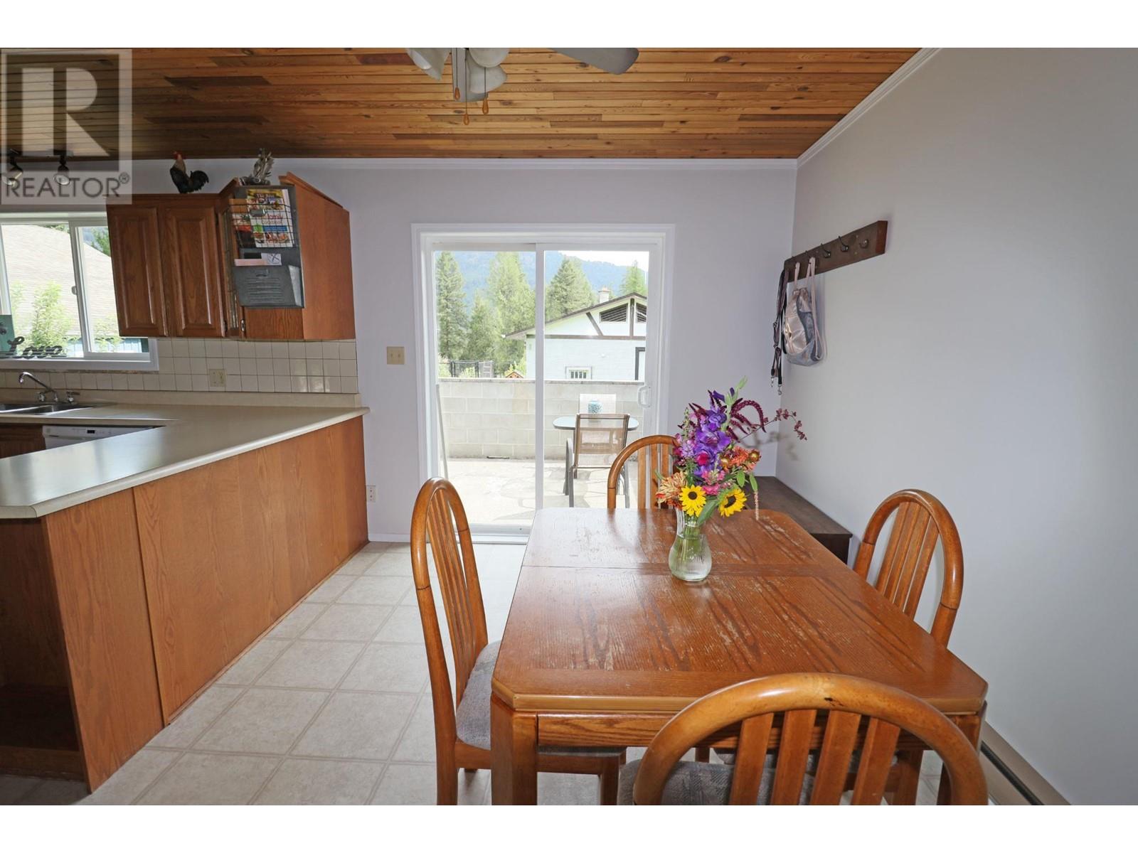 40 Chase Rd, Christina Lake, British Columbia  V0H 1E0 - Photo 5 - 2479131